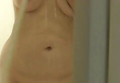 La rubia videos xxx familiares comparte el video con su familia.