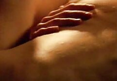 Escóndete videos porno familiares gratis en el baño del Instituto de periodistas.